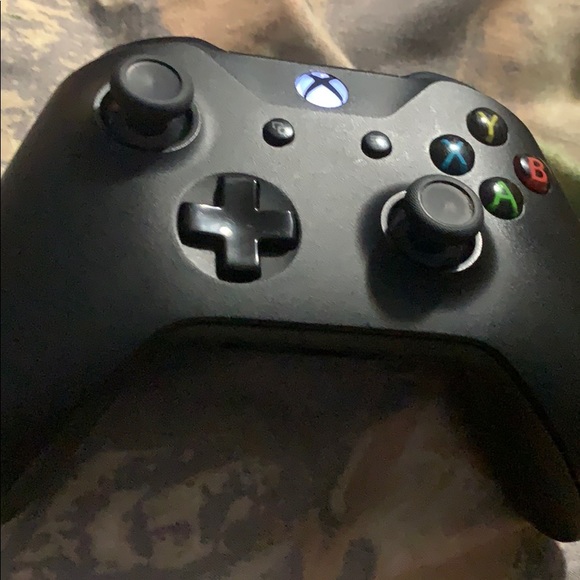 Xbox one controller - Picture 3 of 3